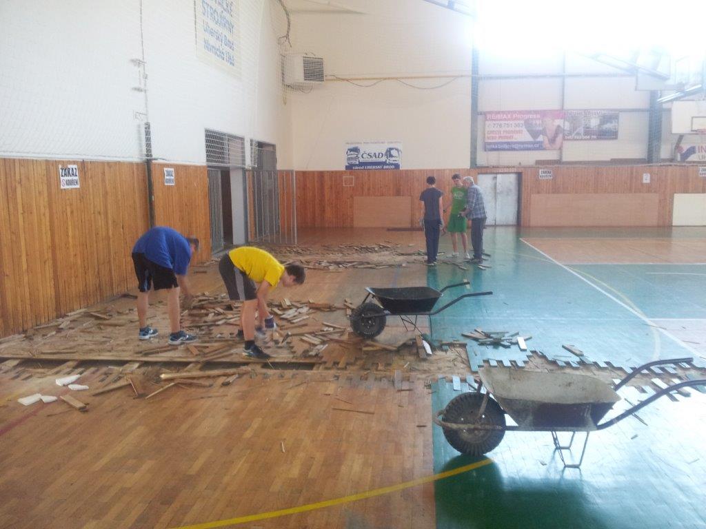 140530 Rekonstrukce palubovky